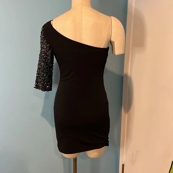 Size small little black dress with sequins Euc - Picture 2 of 3